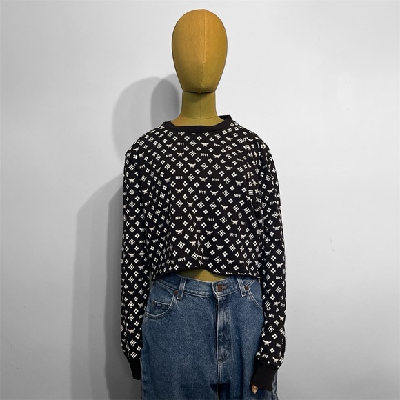 Black and White Patterned Cropped Sweater - Picture 5 of 6